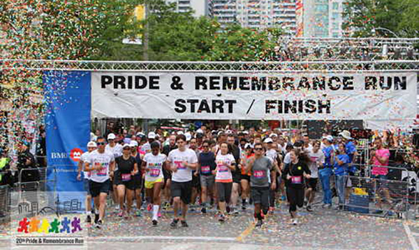 Run Start with hundreds of people taking off for the 5 and 10 km walk/run